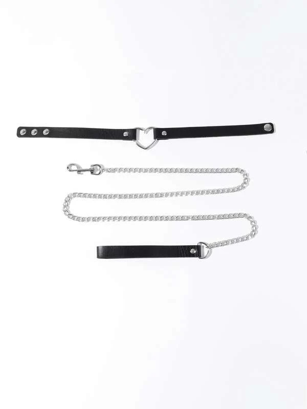 Collar con adorno de corazón y correa