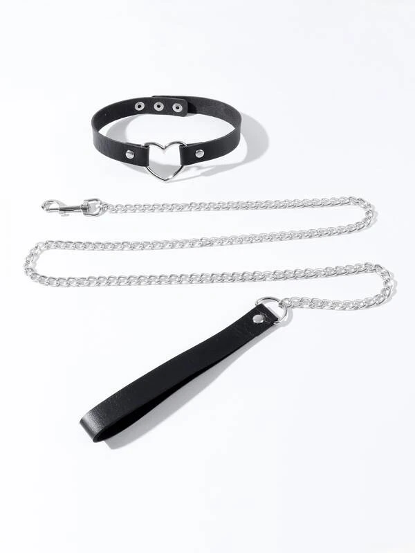 Collar con adorno de corazón y correa