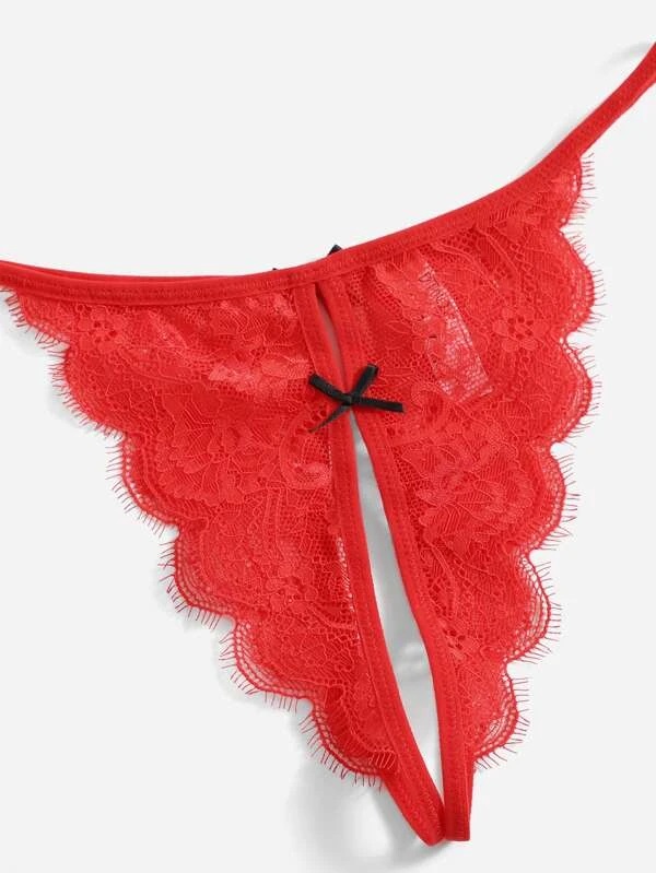 Tanga Roja con encaje floral con diseño de lazo sin entrepierna