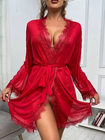 Bata Roja con encaje en contraste de malla con cinturón