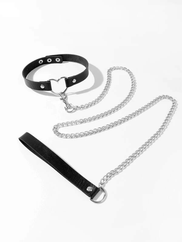 Collar con adorno de corazón y correa