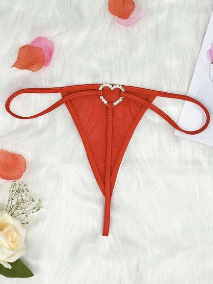 Tanga Roja de malla con diamante de imitación vinculado con aro de corazón